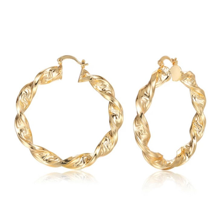 Devina Hoop